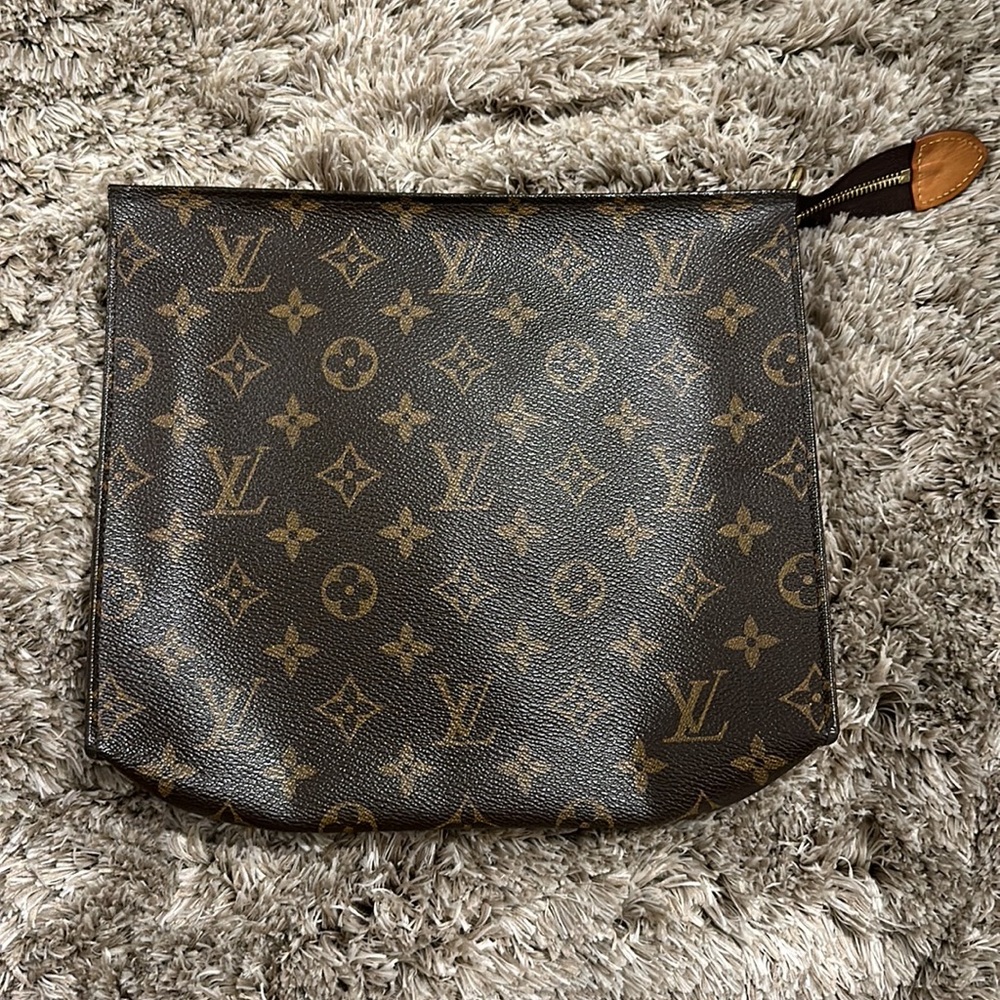 Authentic Louis Vuitton Toiletry 26